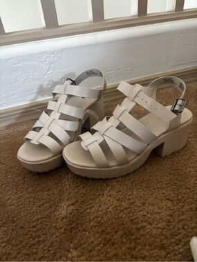 Kohl's Cream Strappy Platform Block Heel Sandals
